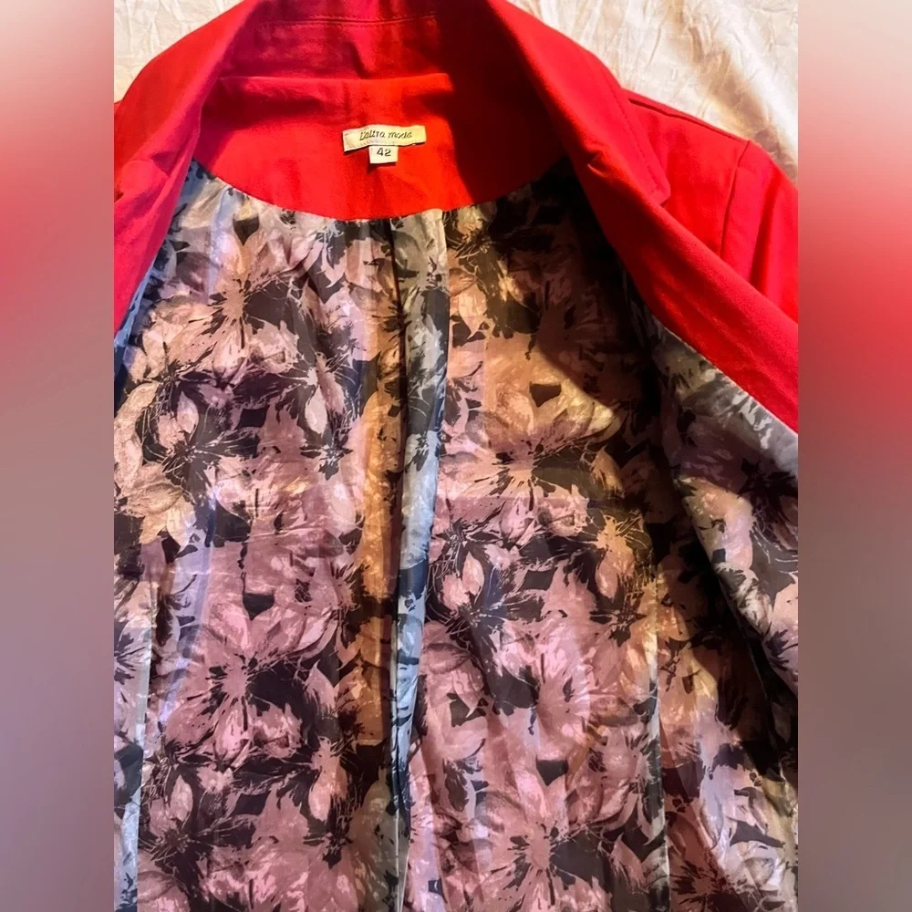 L’altra Moda Women's Red Blazer w Floral Interior and Rolled Cuff Size 42 - Picture 12 of 15